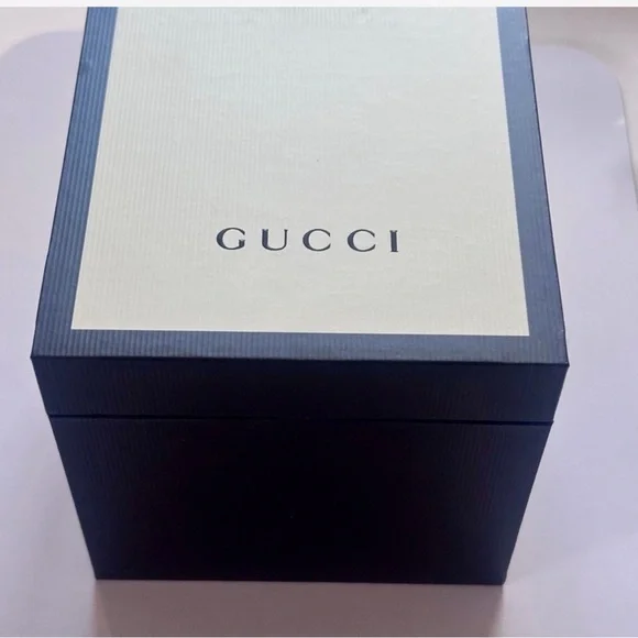 Gucci G Timeless Diamond Mother of Pearl Watch - Picture 8 of 10